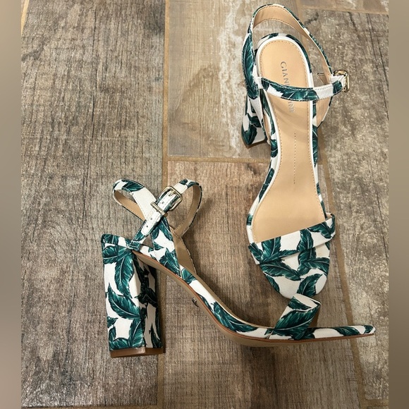 Gianni Bini palm leaf high Heel sandal 8.5 - Picture 4 of 7